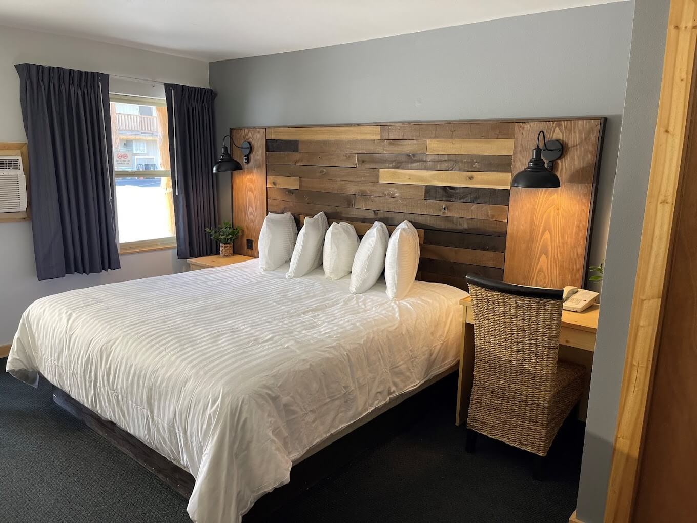 Moose Creek Lodge Cody WY UXU Ranch Yellowstone