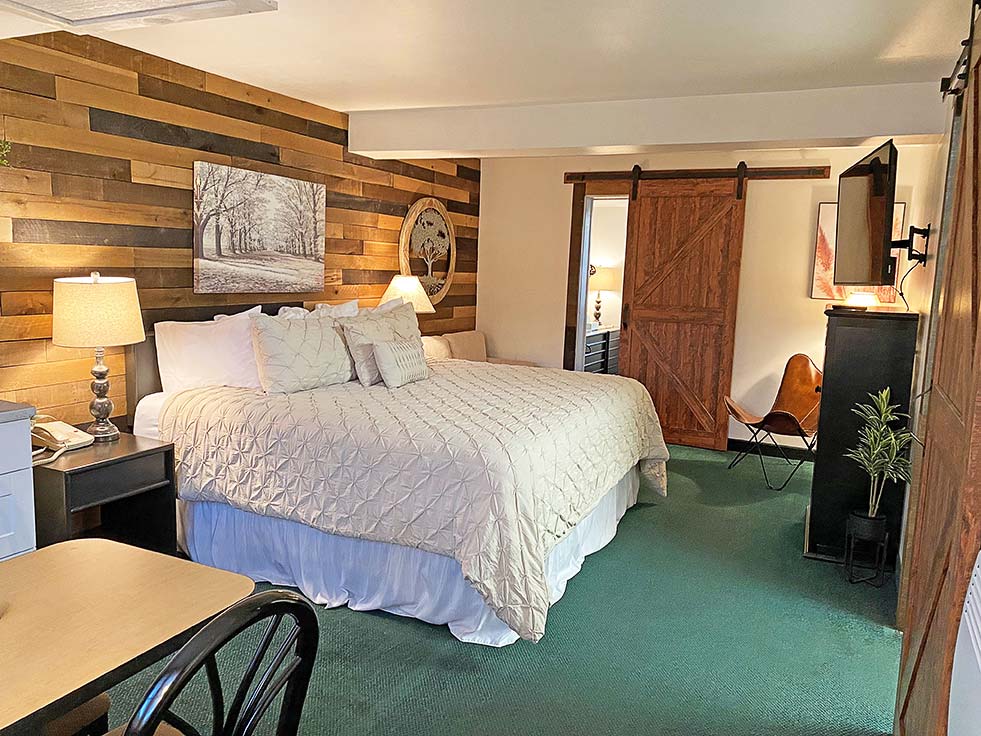 Moose Creek Lodge Cody WY UXU Ranch Yellowstone
